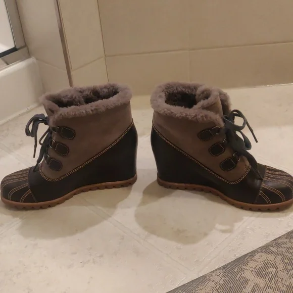 UGG Alasdair Wedge brown/tan Boots sz 9 - Picture 9 of 10